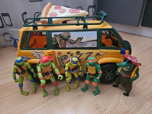 Camión tortugas niga y muñecos