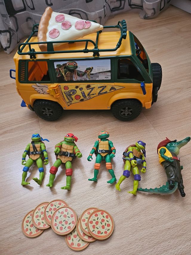 Camión tortugas niga y muñecos