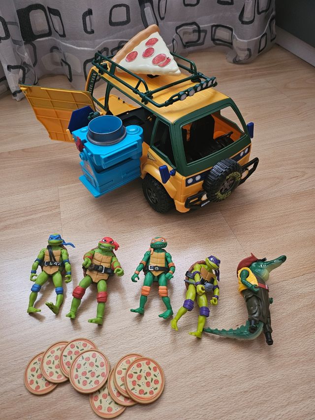 Camión tortugas niga y muñecos