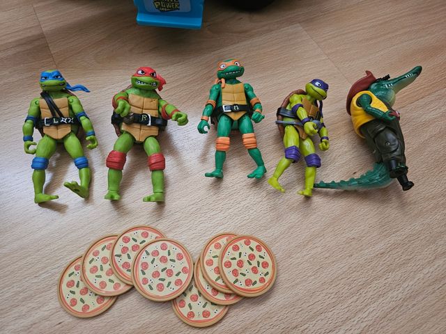 Camión tortugas niga y muñecos