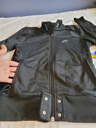 Chaqueta NIKE.