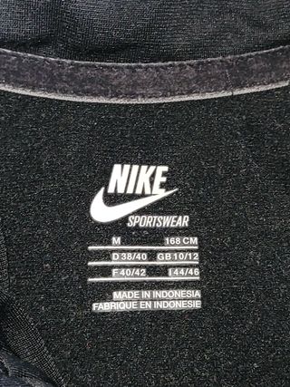 Chaqueta NIKE.