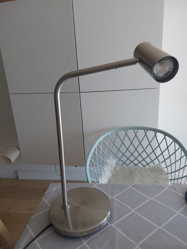 Lámpara flexo con bombilla LED