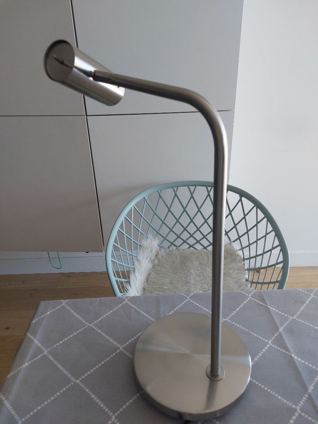 Lámpara flexo con bombilla LED