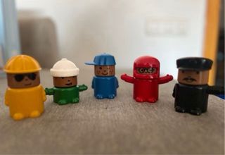 Muñecos IKEA - coche garaje