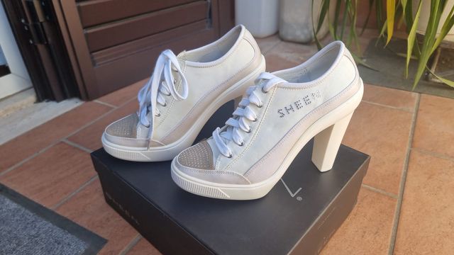 Scarpa donna tacco e lacci