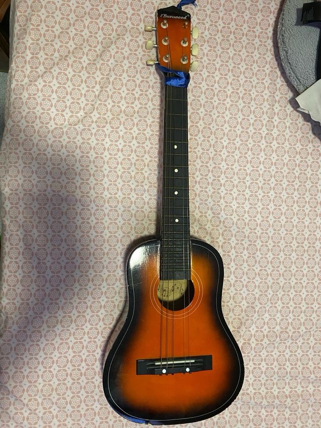 Guitararra pequeña 8€