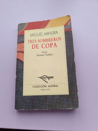 TRES SOMBREROS DE COPA