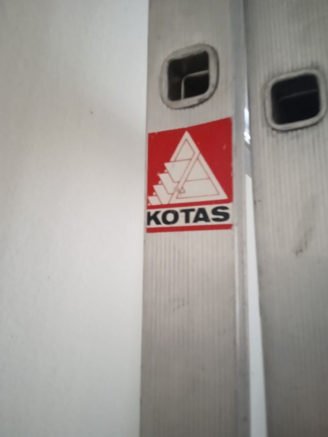 ESCALERA TELESCOPICA KOTAS
