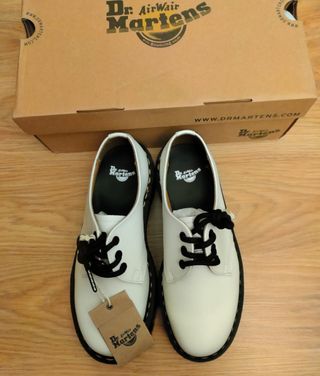 Zapatos mocasines Dr. Martens blancos