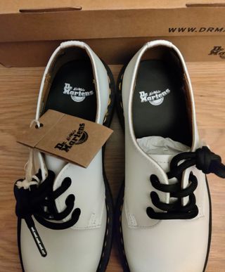 Zapatos mocasines Dr. Martens blancos