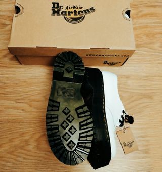 Zapatos mocasines Dr. Martens blancos