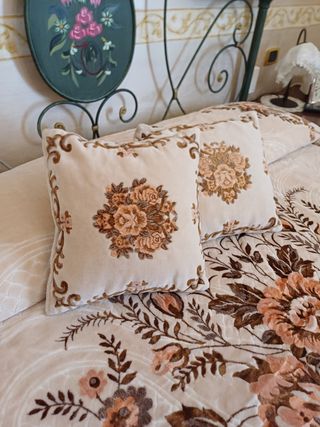 Coperta in velluto ciniglia.