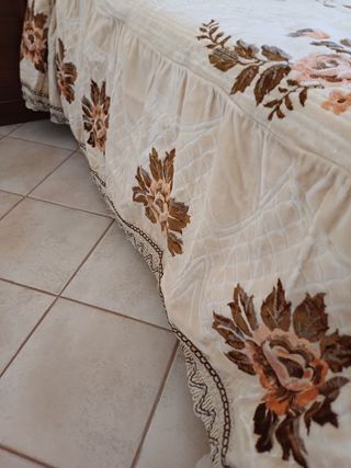 Coperta in velluto ciniglia.