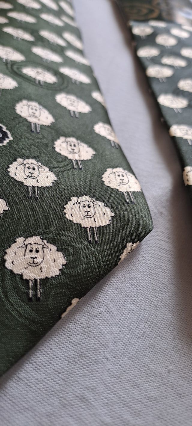 3 cravatte classiche in seta. Nuove.