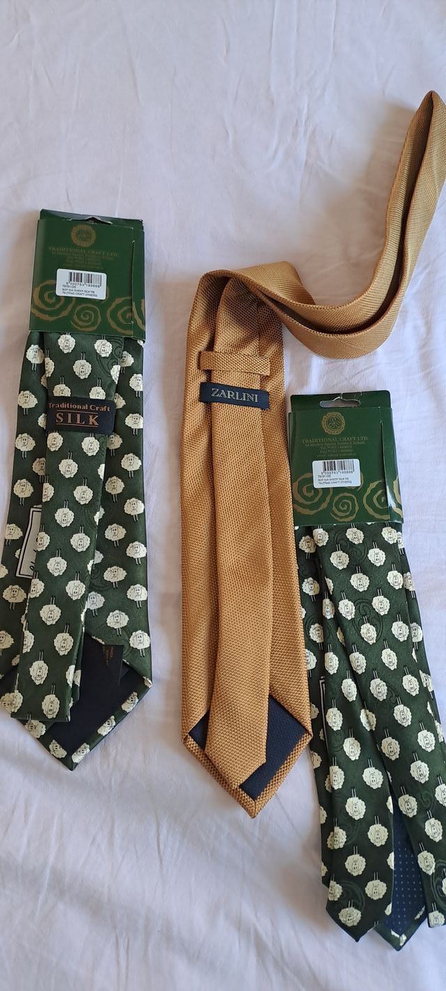 3 cravatte classiche in seta. Nuove.