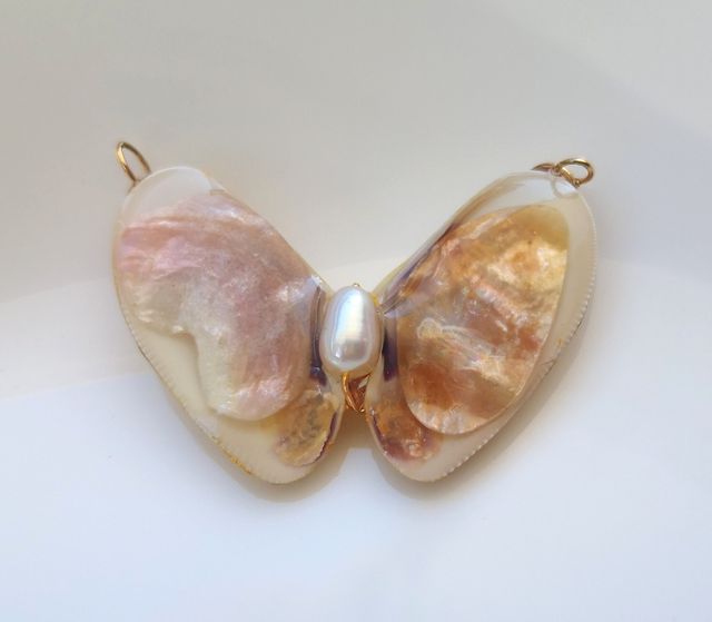 Colgantes conchas de mar y perlas