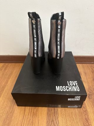 Stivali Moschino nr.39. Vera pelle. 