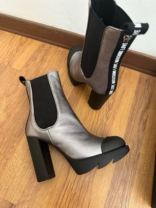 Stivali Moschino nr.39. Vera pelle. 