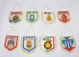 LOTE 28 BANDERINES DEPORTIVOS