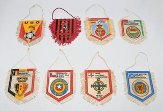 LOTE 28 BANDERINES DEPORTIVOS