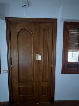 Puerta madera entrada