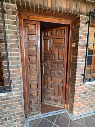 Puerta madera entrada
