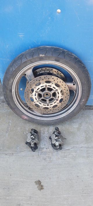 Rueda completa y pinzas