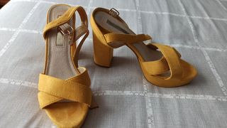 Sandalias mostaza XTI TENTATIONS