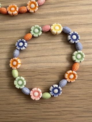 2 braccialetti di perline colorate
