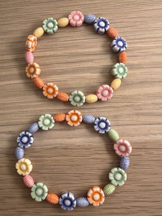 2 braccialetti di perline colorate