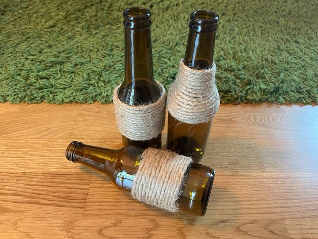 Centros mesa eventos: maderas y botellas