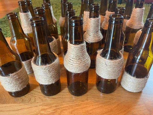 Centros mesa eventos: maderas y botellas