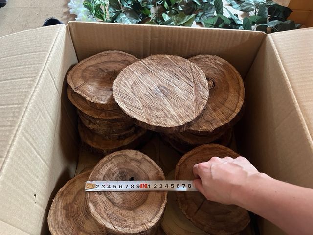 Centros mesa eventos: maderas y botellas