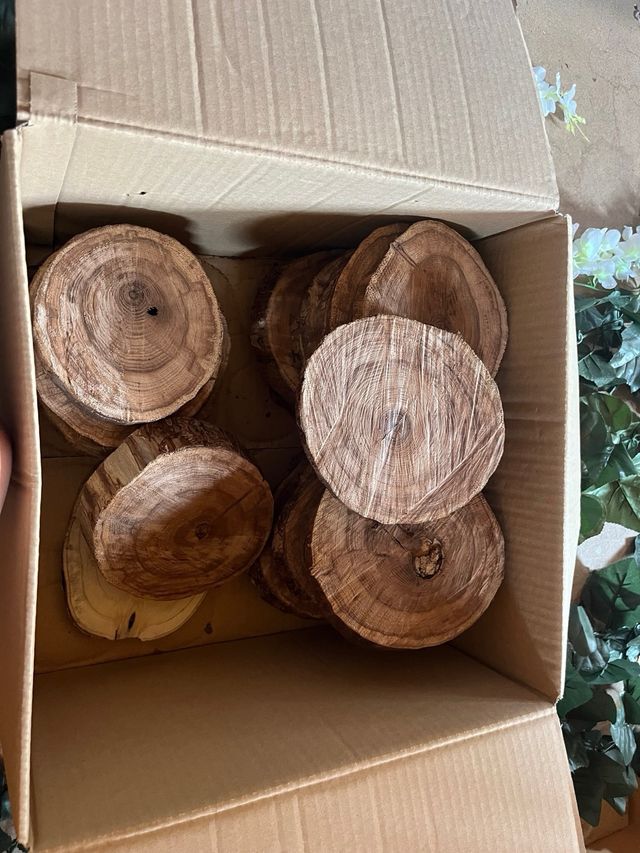 Centros mesa eventos: maderas y botellas