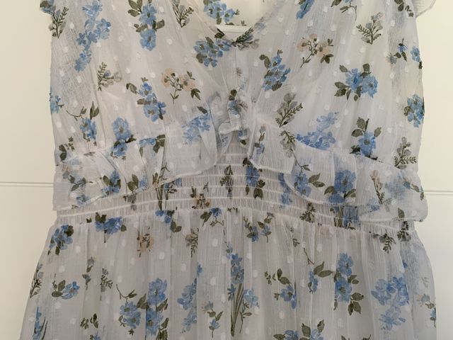 Vestido midi de flores de Stradivarius. Talla M