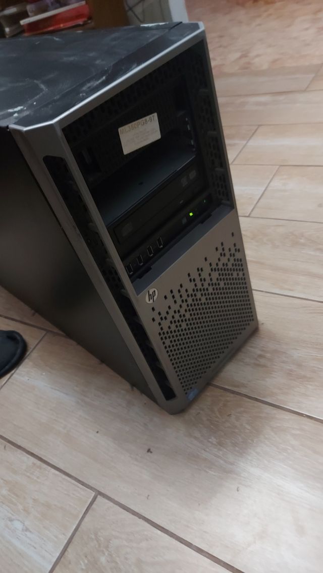 HP ML350p Gen8 16x SFF 2,5 8Gb servidor 2x PSU.