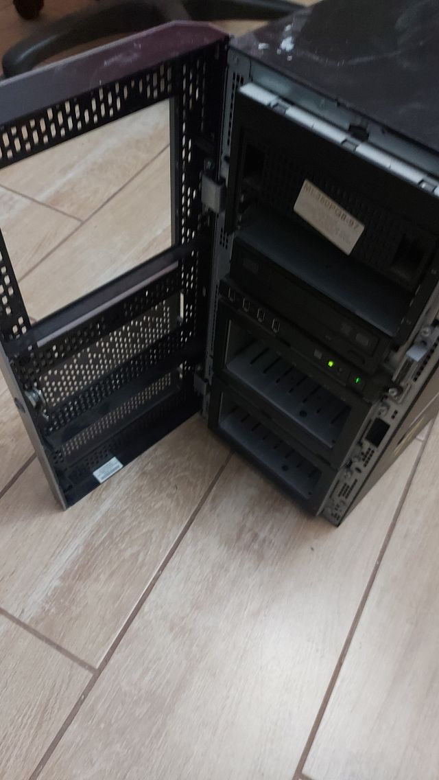 HP ML350p Gen8 16x SFF 2,5 8Gb servidor 2x PSU.