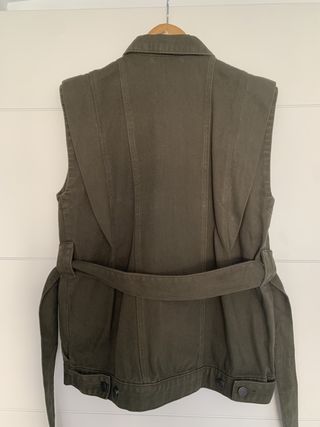 Chaleco vaquero Kaki de Naf Naf. Talla S