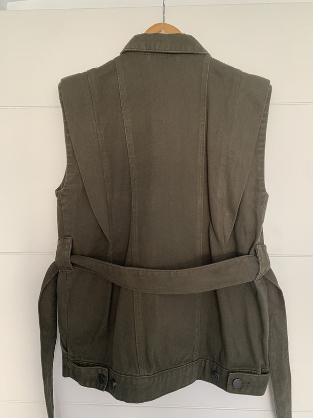 Chaleco vaquero Kaki de Naf Naf. Talla S