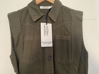 Chaleco vaquero Kaki de Naf Naf. Talla S
