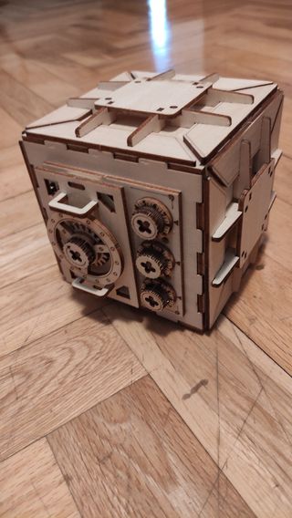 Caja fuerte de madera