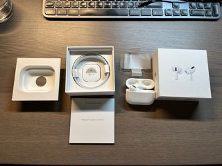 AirPod Pro 1 izquierdo y caja cargador