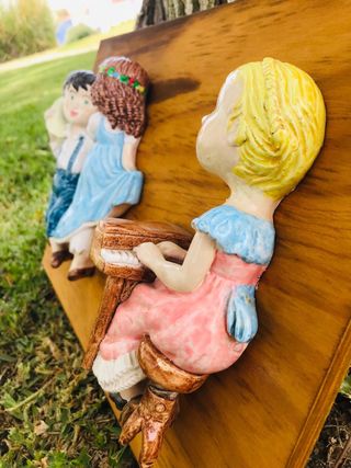 Cuadro con figuras en relieve