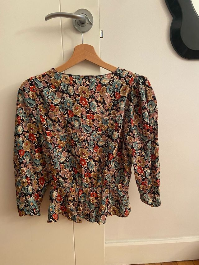 Blusa cruzada floral