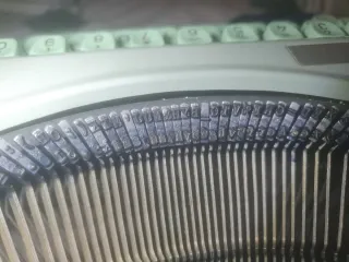 Maquina de escribir HERMES BABY