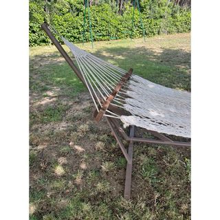 Hamaca de hierro con lona de macramé