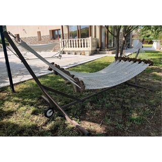 Hamaca de hierro con lona de macramé