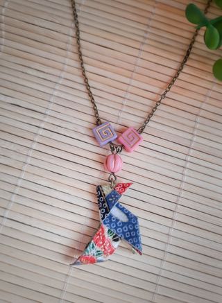 Collar de pajarita de origami
