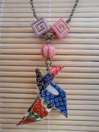 Collar de pajarita de origami